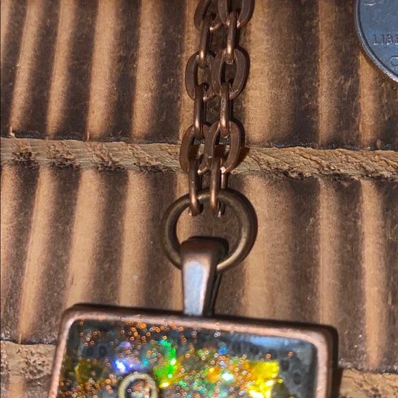 Hand poured resin necklace - Picture 7 of 7